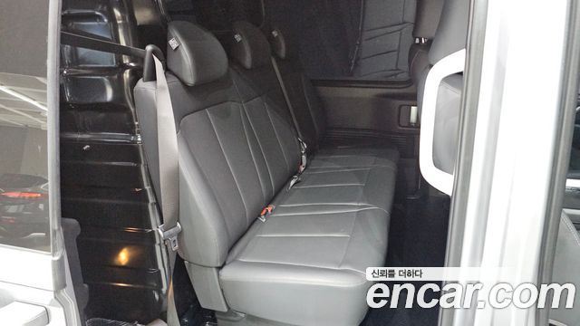 Hyundai Staria 2025 — photo 17