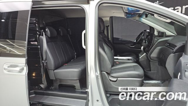 Hyundai Staria 2025 — photo 18