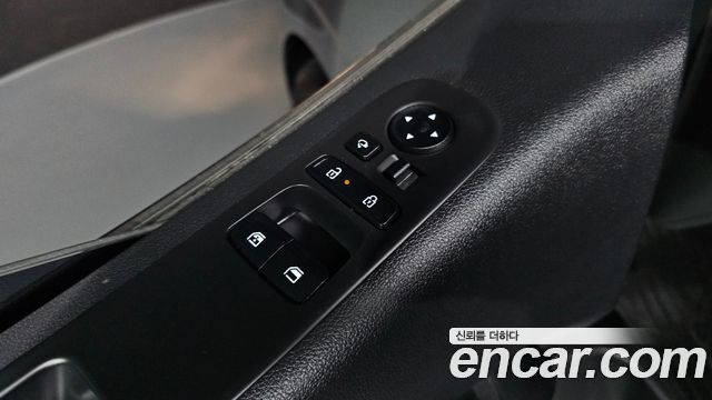 Hyundai Staria 2025 — photo 23
