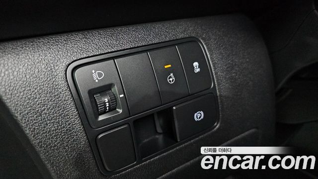 Hyundai Staria 2025 — photo 24