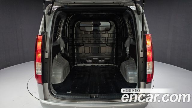 Hyundai Staria 2025 — photo 26