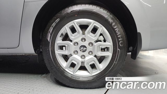 Hyundai Staria 2025 — photo 7