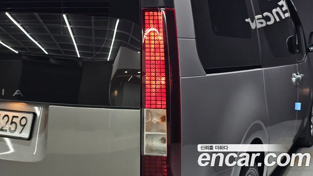 Hyundai Staria 2025 — photo 9