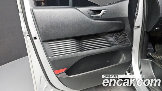 Hyundai Staria 2025 — photo 14