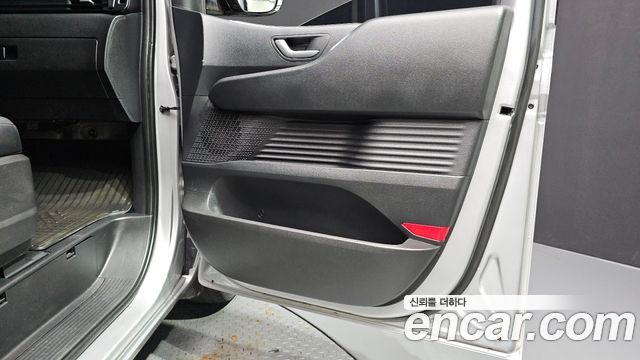 Hyundai Staria 2025 — photo 15