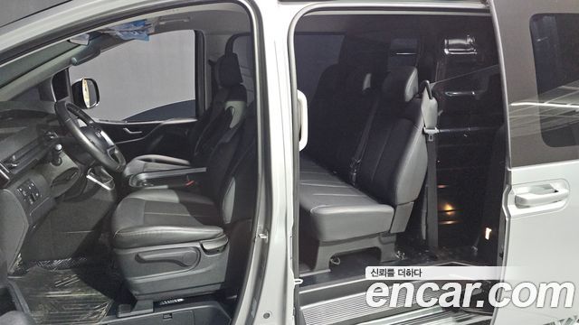 Hyundai Staria 2025 — photo 16