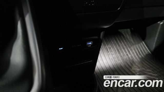 Hyundai Staria 2025 — photo 31