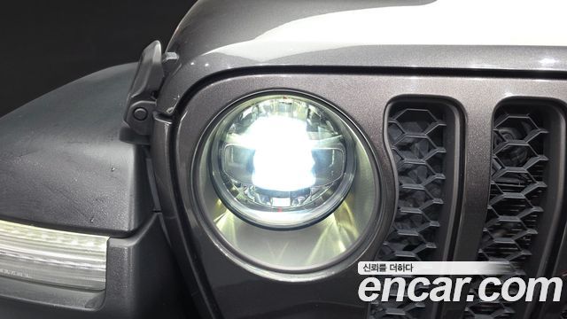 Jeep Gladiator 2021 — photo 8