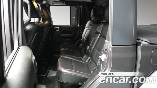 Jeep Gladiator 2021 — photo 16