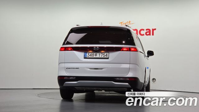 Kia Canival 2021 — photo 4