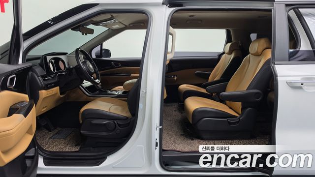 Kia Canival 2021 — photo 16