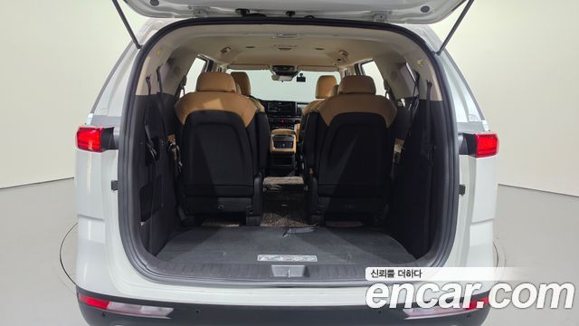 Kia Canival 2021 — photo 19