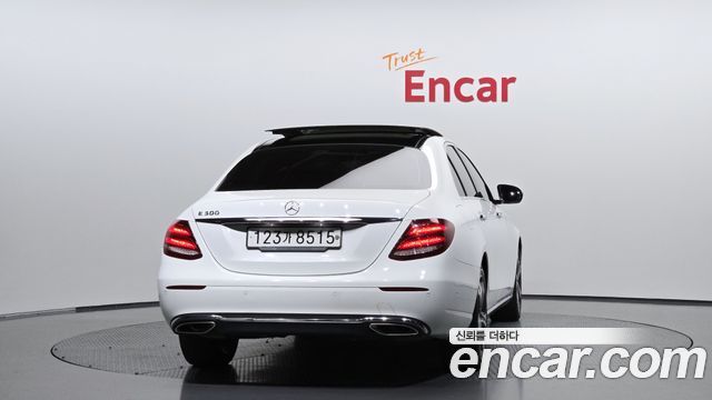 Mercedes-Benz E-Class 2019 — photo 4