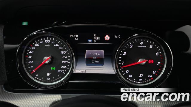 Mercedes-Benz E-Class 2019 — photo 11