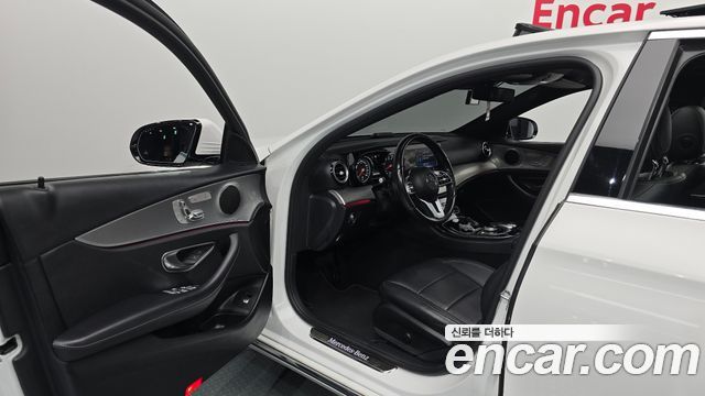 Mercedes-Benz E-Class 2019 — photo 13