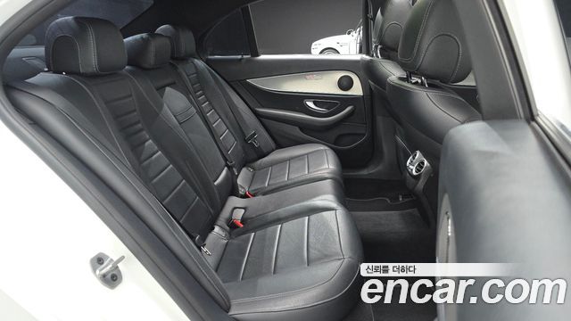 Mercedes-Benz E-Class 2019 — photo 17