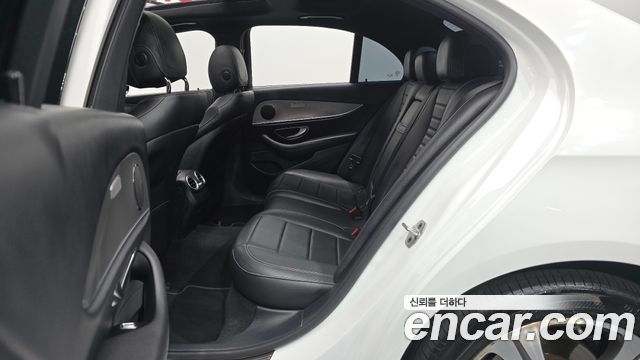 Mercedes-Benz E-Class 2019 — photo 18