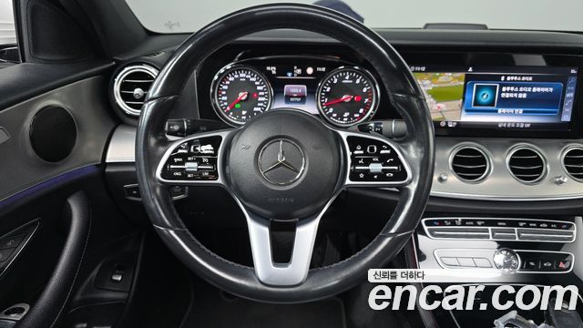 Mercedes-Benz E-Class 2019 — photo 19