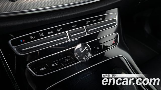 Mercedes-Benz E-Class 2019 — photo 23