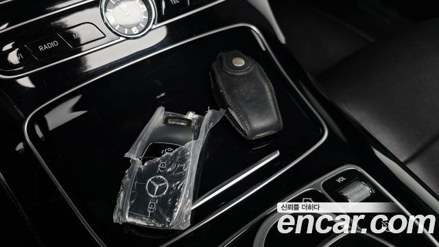 Mercedes-Benz E-Class 2019 — photo 24