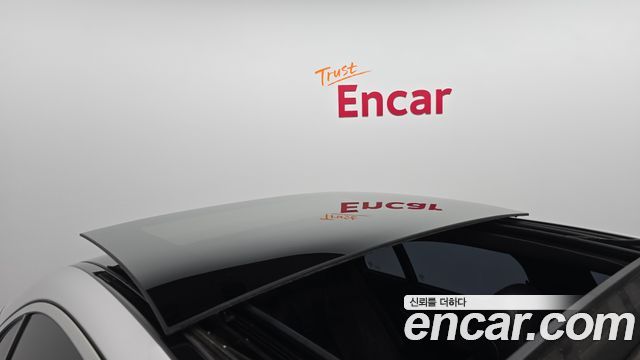Mercedes-Benz E-Class 2019 — photo 25