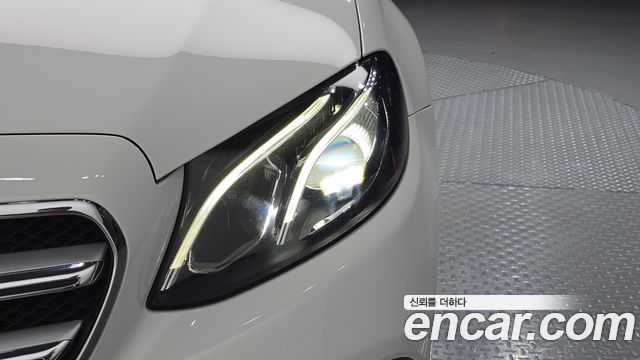 Mercedes-Benz E-Class 2019 — photo 8