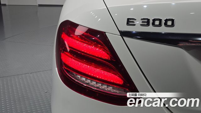 Mercedes-Benz E-Class 2019 — photo 9
