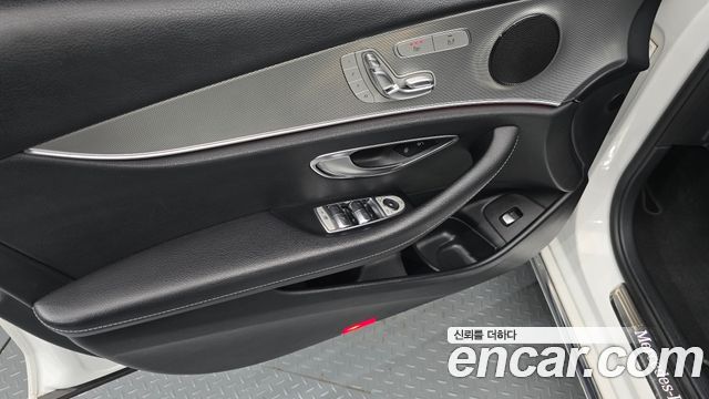 Mercedes-Benz E-Class 2019 — photo 14