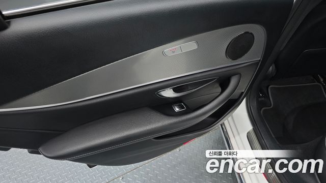 Mercedes-Benz E-Class 2019 — photo 15