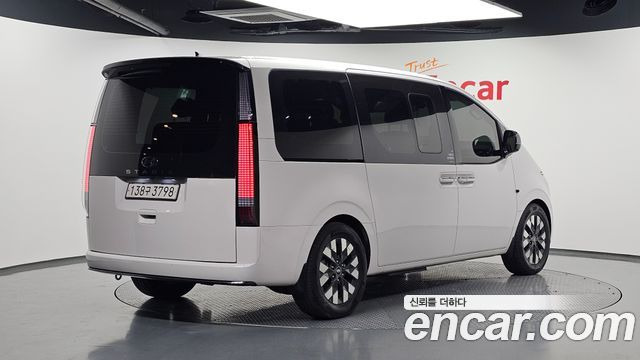 Hyundai Staria 2023 — photo 2