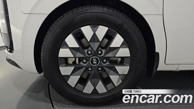 Hyundai Staria 2023 — photo 5