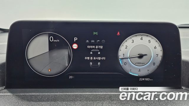 Hyundai Staria 2023 — photo 8