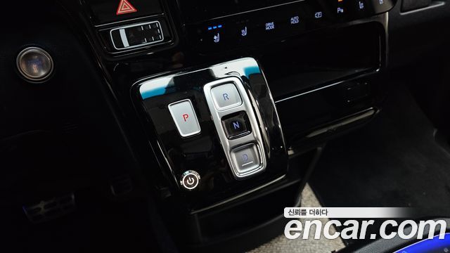 Hyundai Staria 2023 — photo 9