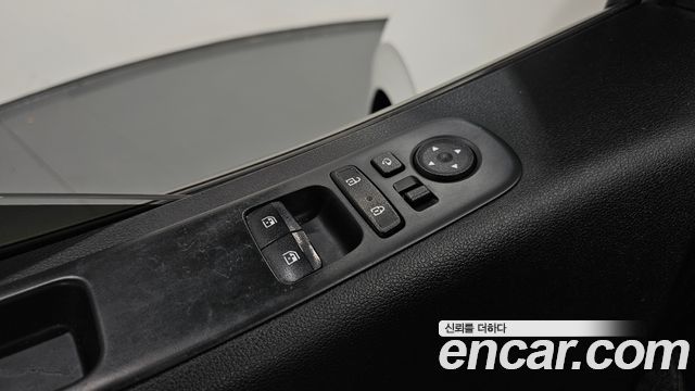 Hyundai Staria 2023 — photo 16