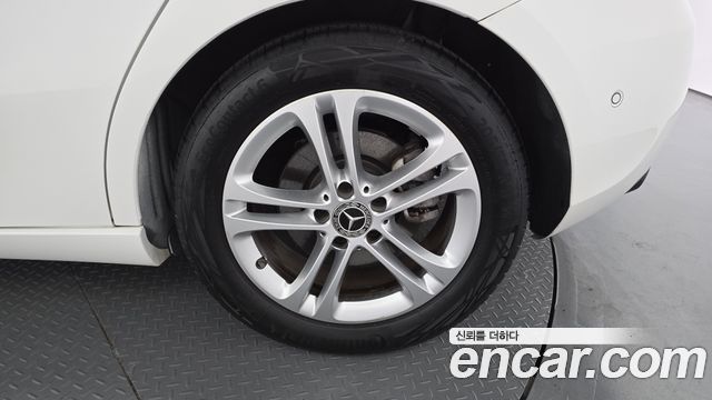 Mercedes-Benz A-Class 2024 — photo 7
