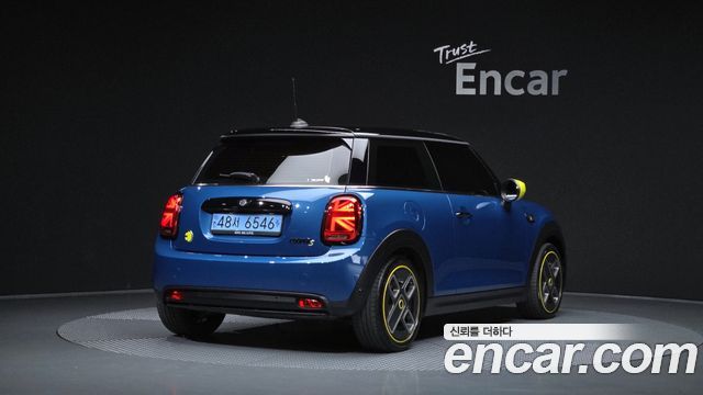 Mini Cooper 2024 — photo 2