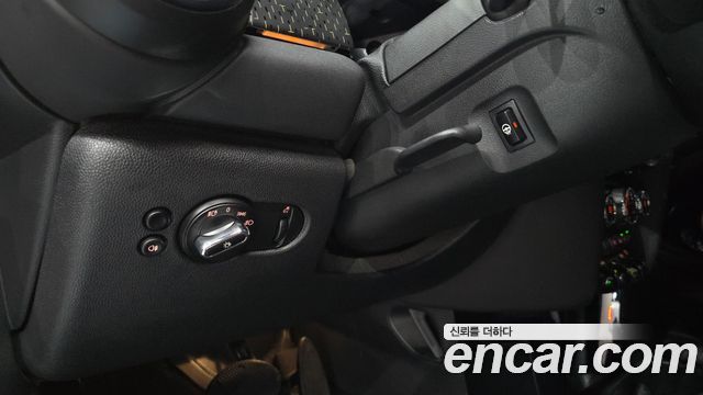 Mini Cooper 2024 — photo 26