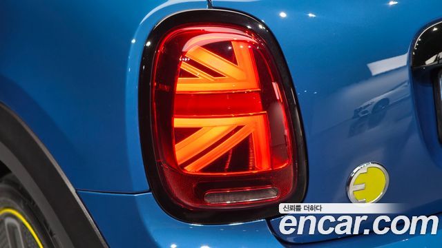 Mini Cooper 2024 — photo 9