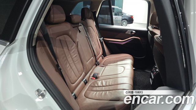 BMW X5 2019 — photo 17