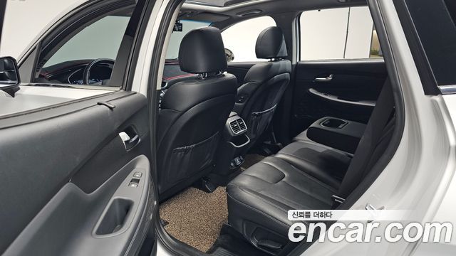 Hyundai Santafe 2019 — photo 18