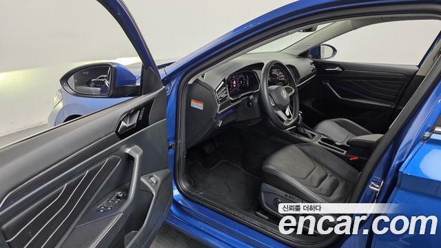 Volkswagen Jetta 2023 — photo 13