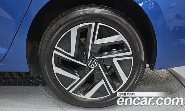 Volkswagen Jetta 2023 — photo 7