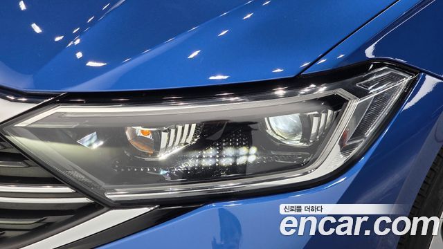 Volkswagen Jetta 2023 — photo 8