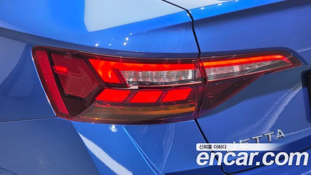 Volkswagen Jetta 2023 — photo 9