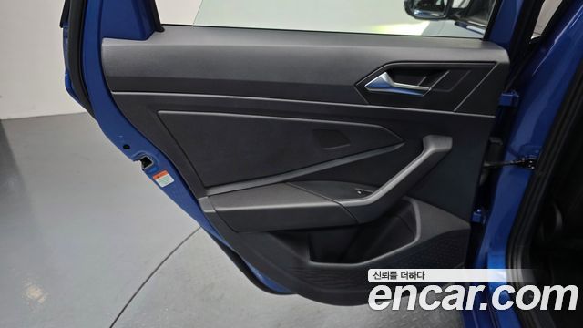 Volkswagen Jetta 2023 — photo 15