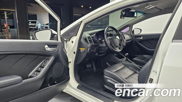 Kia K3 2014 — photo 13