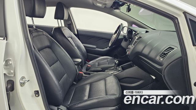 Kia K3 2014 — photo 17