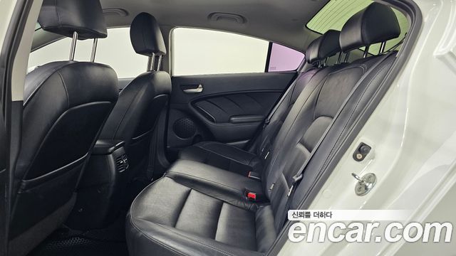Kia K3 2014 — photo 16