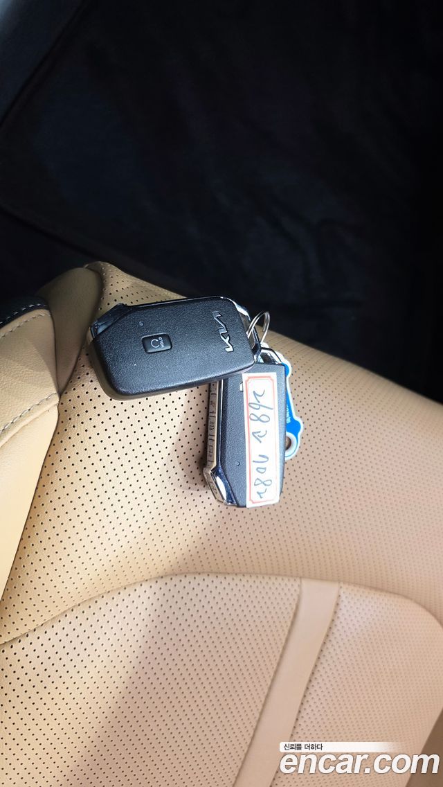 Kia K5 2023 — photo 35