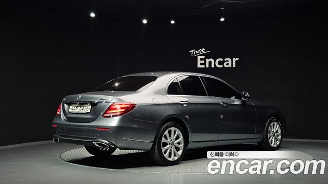 Mercedes-Benz E-Class 2018 — photo 2
